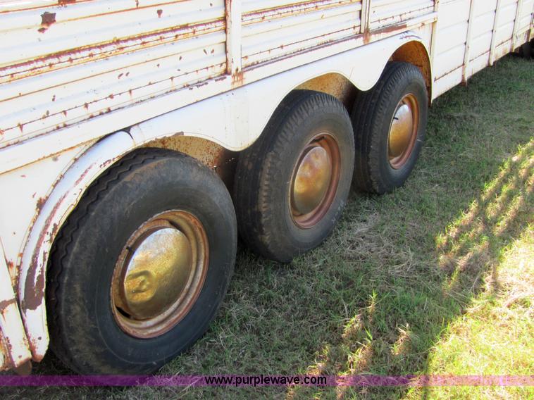 image for item 6627 1978 WW 24' stock trailer