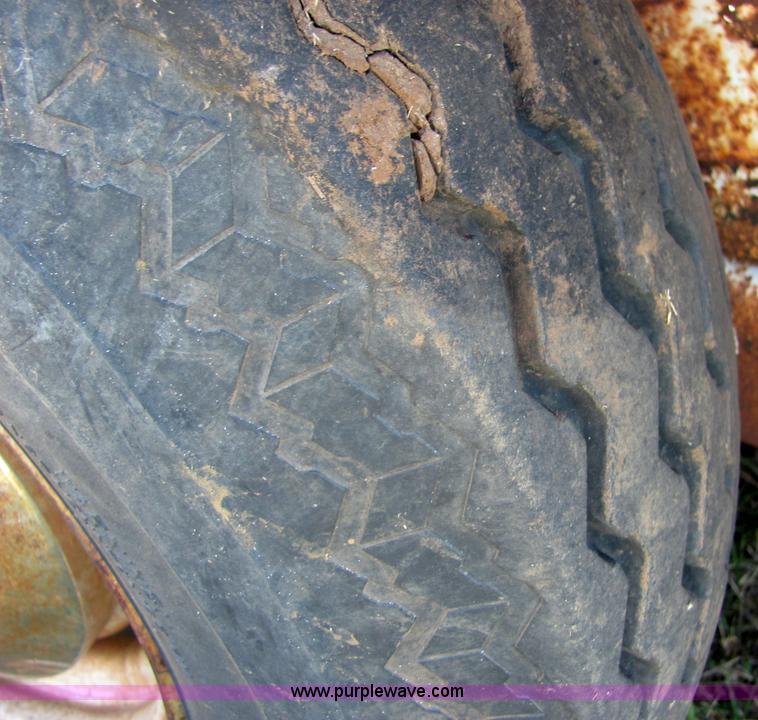 image for item 6627 1978 WW 24' stock trailer