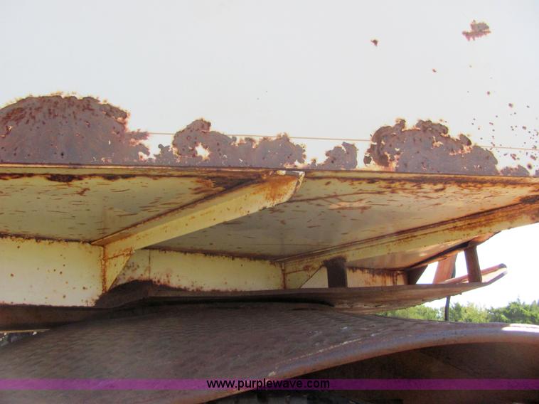 image for item 6627 1978 WW 24' stock trailer