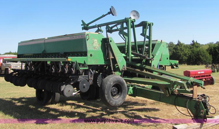 image for item 6629 1991 Great Plains 2SNT30 30' folding no-till drill