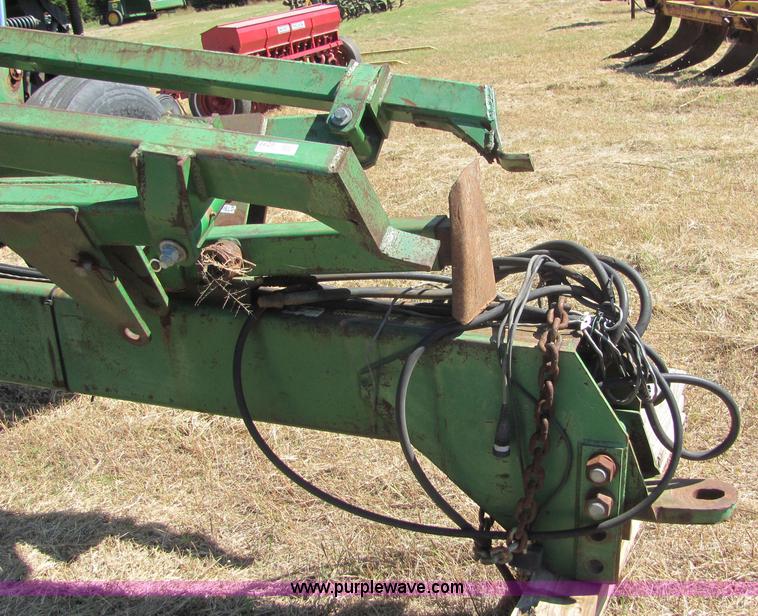 image for item 6629 1991 Great Plains 2SNT30 30' folding no-till drill