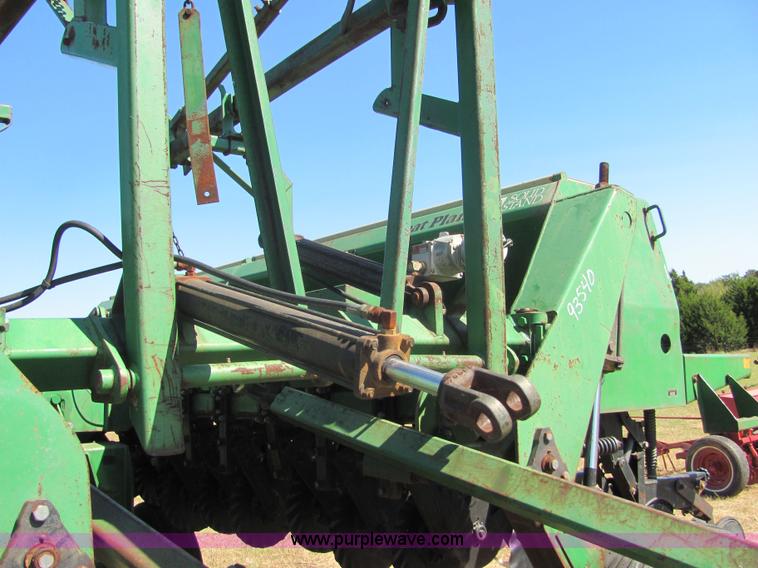 image for item 6629 1991 Great Plains 2SNT30 30' folding no-till drill
