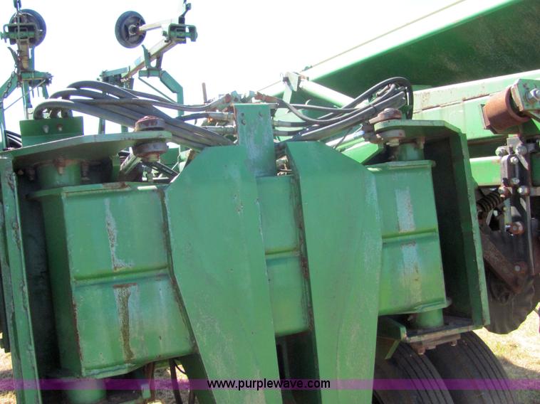 image for item 6629 1991 Great Plains 2SNT30 30' folding no-till drill