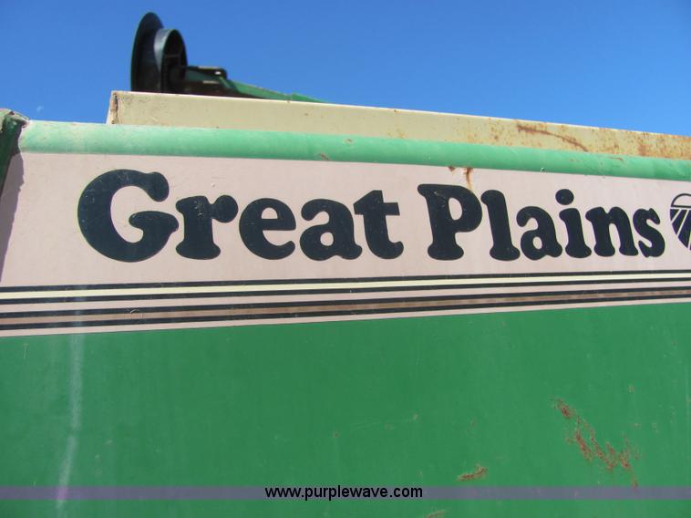 image for item 6629 1991 Great Plains 2SNT30 30' folding no-till drill