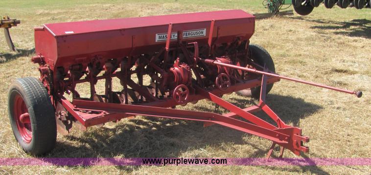image for item 6631 Massey Ferguson 7' drill