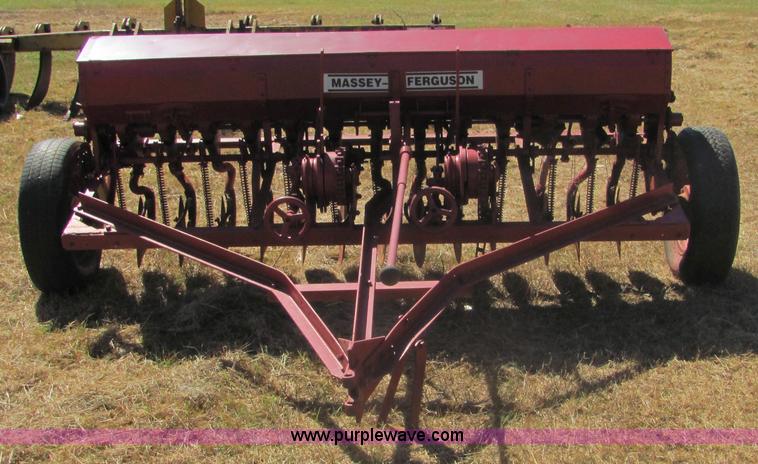 image for item 6631 Massey Ferguson 7' drill