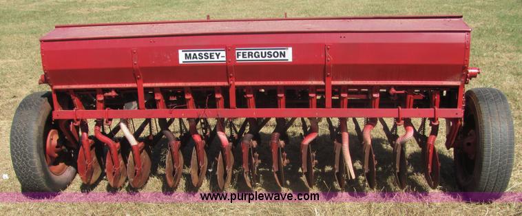 image for item 6631 Massey Ferguson 7' drill