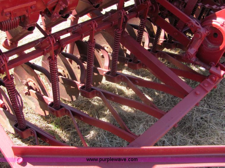 image for item 6631 Massey Ferguson 7' drill