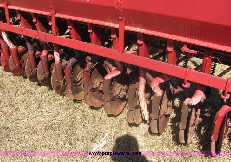 image for item 6631 Massey Ferguson 7' drill