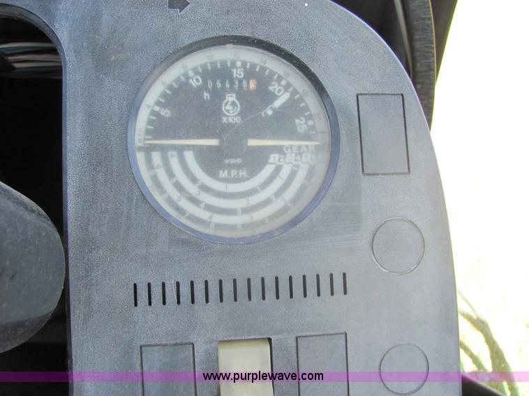 image for item 6633 1988 John Deere 2755 tractor with loader