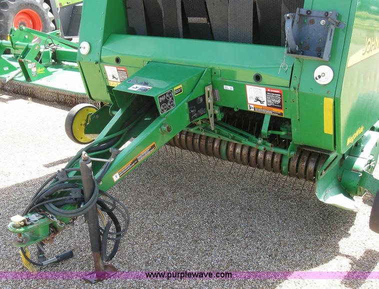 image for item 6931 2002 John Deere 567 5x6 round baler