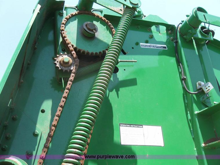 image for item 6931 2002 John Deere 567 5x6 round baler