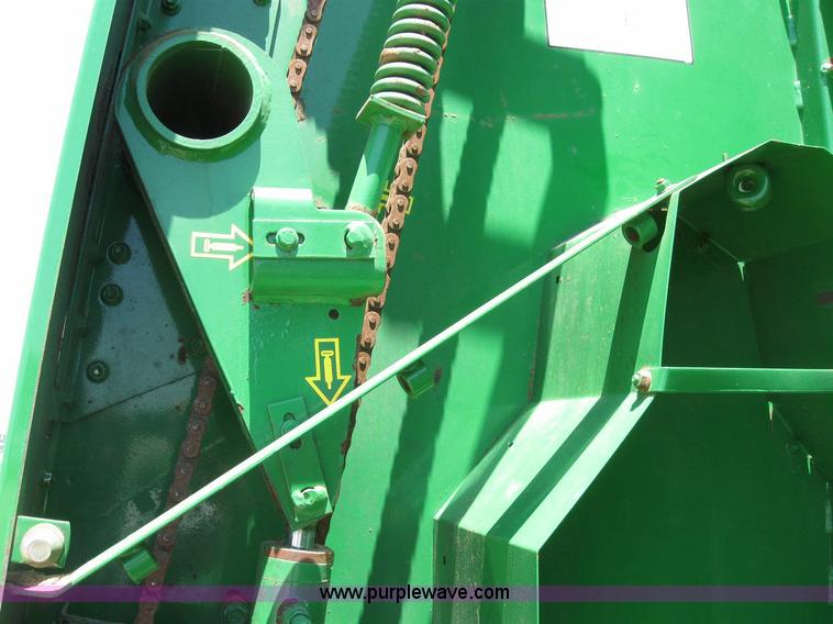 image for item 6931 2002 John Deere 567 5x6 round baler