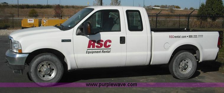 image for item 3637 2004 Ford F250 XLT Super Duty pickup truck