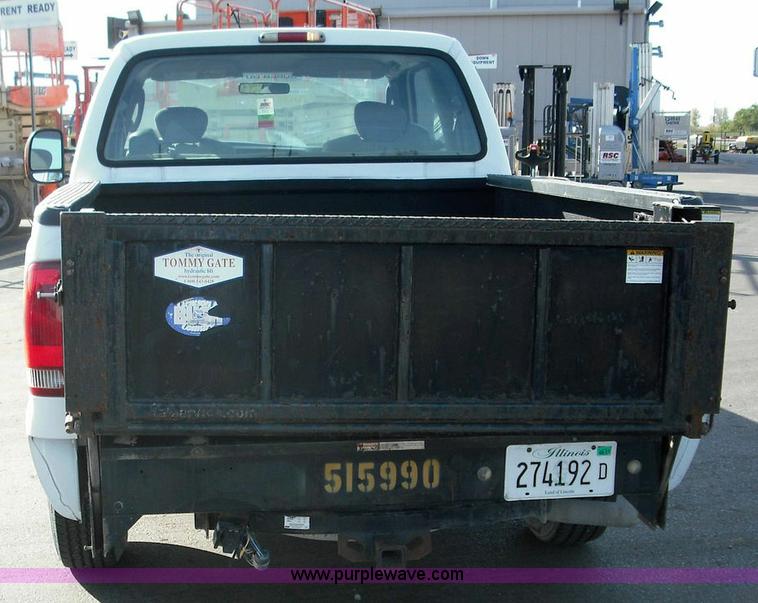 image for item 3637 2004 Ford F250 XLT Super Duty pickup truck