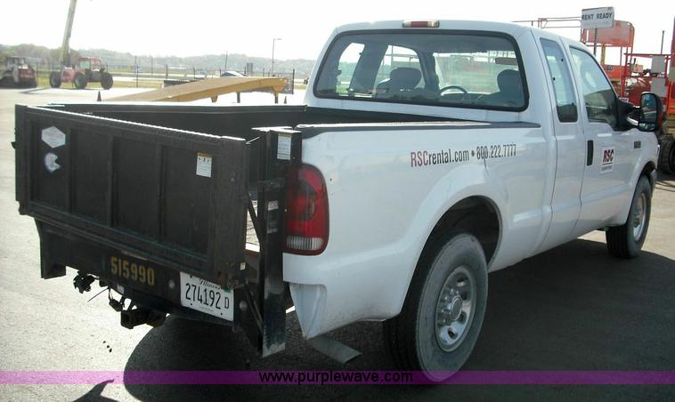 image for item 3637 2004 Ford F250 XLT Super Duty pickup truck