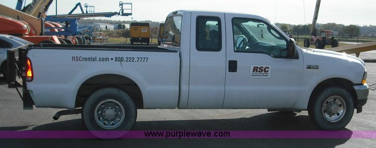 image for item 3637 2004 Ford F250 XLT Super Duty pickup truck