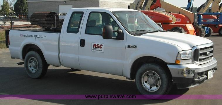 image for item 3637 2004 Ford F250 XLT Super Duty pickup truck