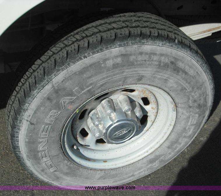 image for item 3637 2004 Ford F250 XLT Super Duty pickup truck