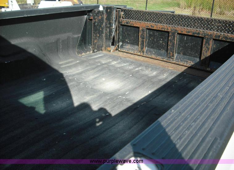 image for item 3637 2004 Ford F250 XLT Super Duty pickup truck