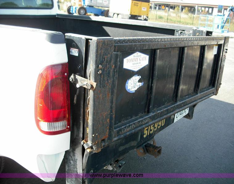 image for item 3637 2004 Ford F250 XLT Super Duty pickup truck