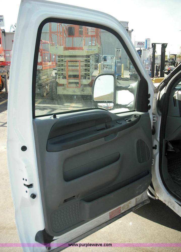 image for item 3637 2004 Ford F250 XLT Super Duty pickup truck