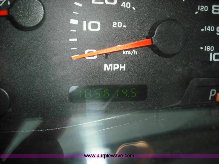 image for item 3637 2004 Ford F250 XLT Super Duty pickup truck