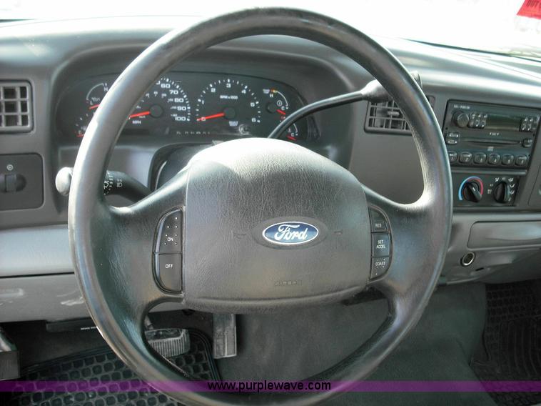 image for item 3637 2004 Ford F250 XLT Super Duty pickup truck