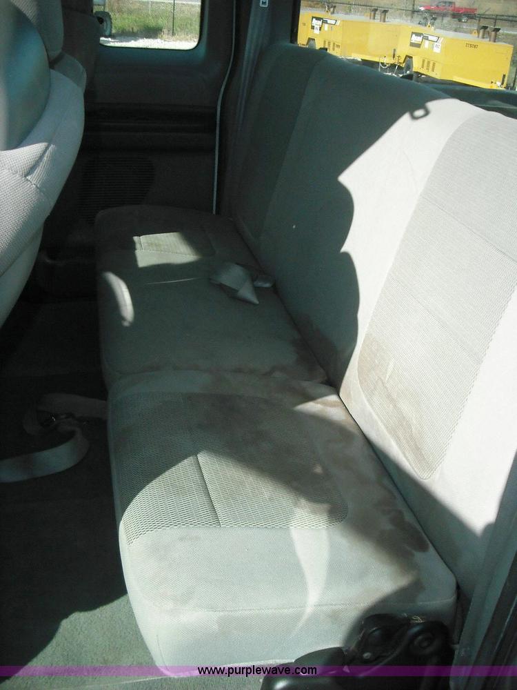 image for item 3637 2004 Ford F250 XLT Super Duty pickup truck