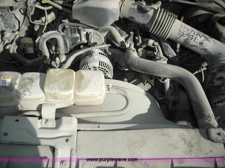 image for item 3637 2004 Ford F250 XLT Super Duty pickup truck