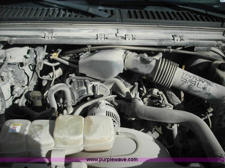 image for item 3637 2004 Ford F250 XLT Super Duty pickup truck