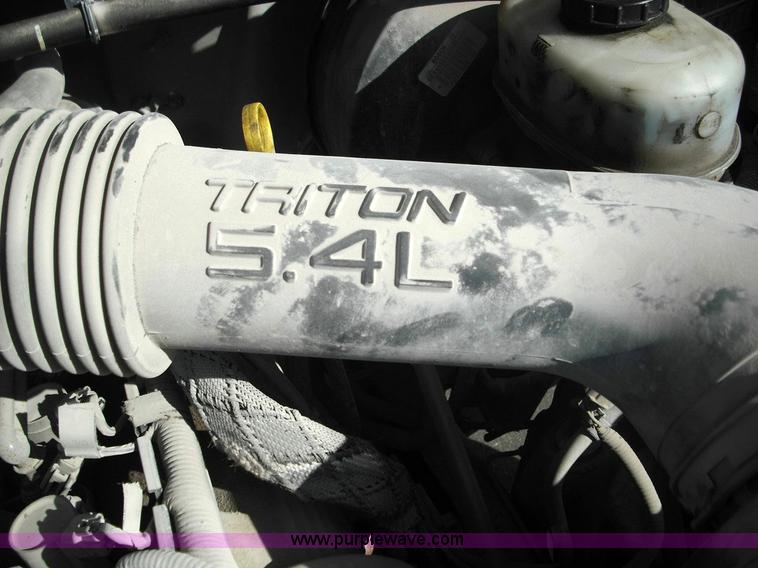 image for item 3637 2004 Ford F250 XLT Super Duty pickup truck