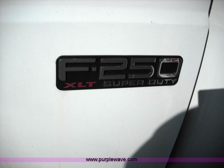 image for item 3637 2004 Ford F250 XLT Super Duty pickup truck
