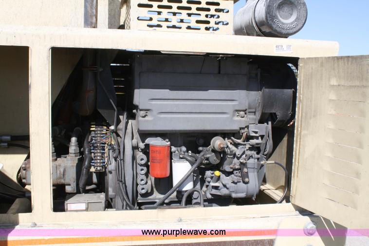 image for item 4819 2000 JLG 40H boom lift