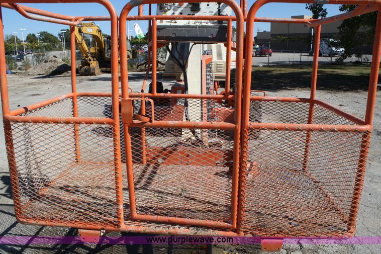 image for item 4819 2000 JLG 40H boom lift