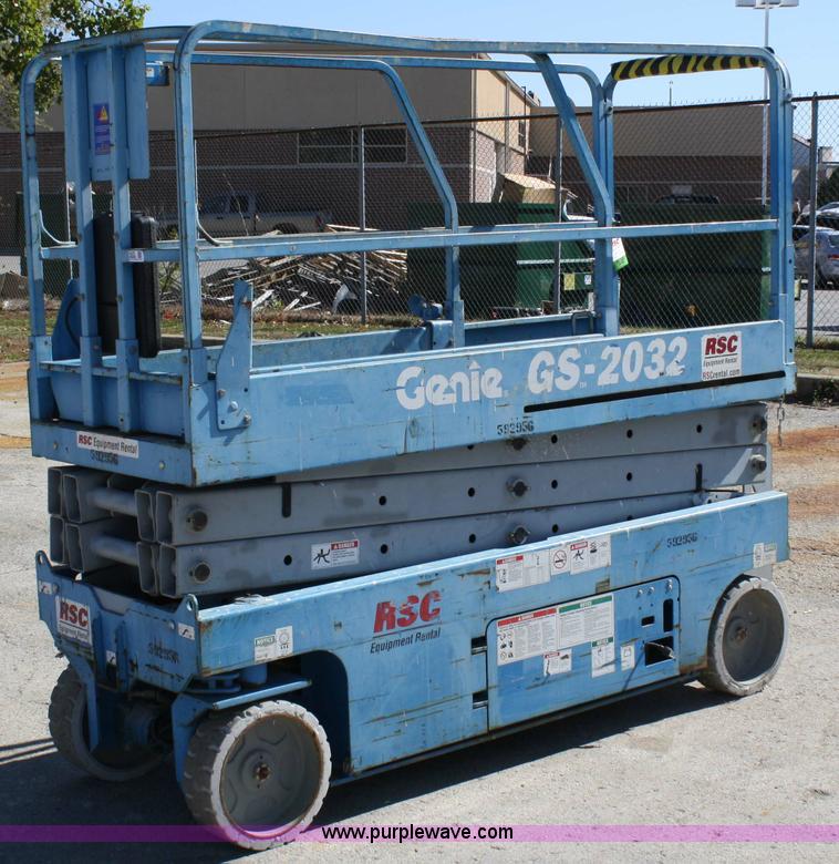 image for item 4820 2005 Genie GS2032 scissor lift