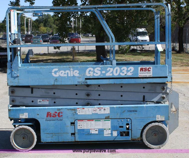 image for item 4820 2005 Genie GS2032 scissor lift