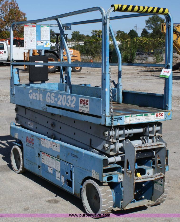 image for item 4820 2005 Genie GS2032 scissor lift
