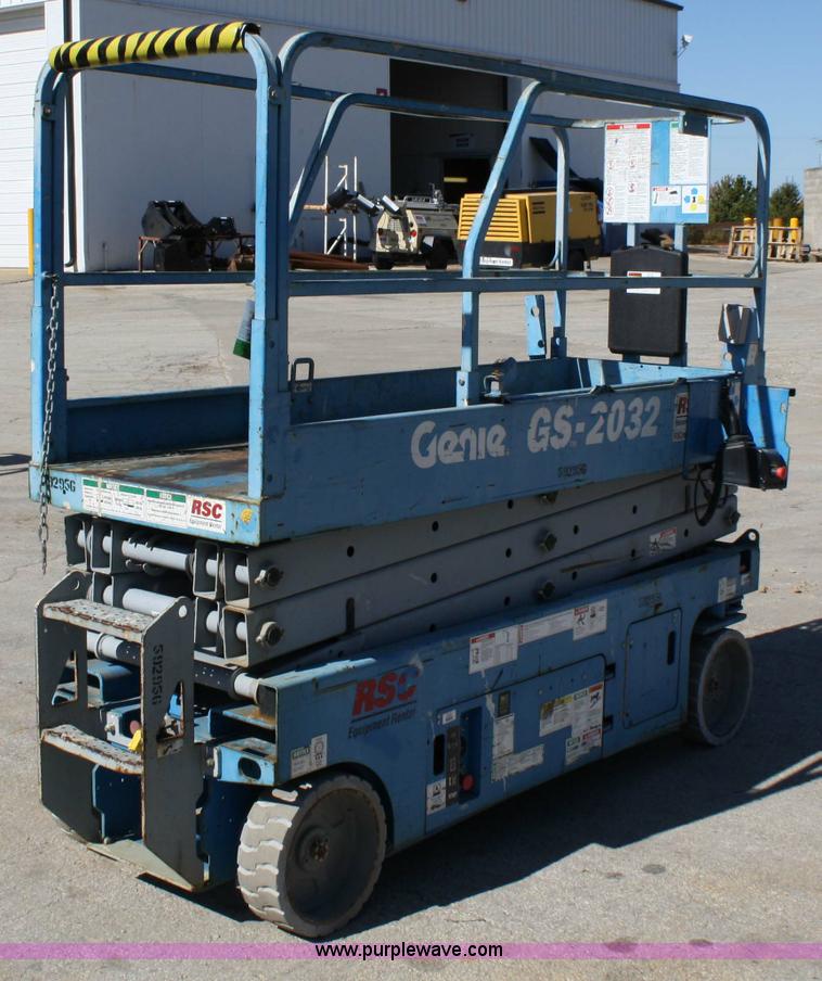 image for item 4820 2005 Genie GS2032 scissor lift