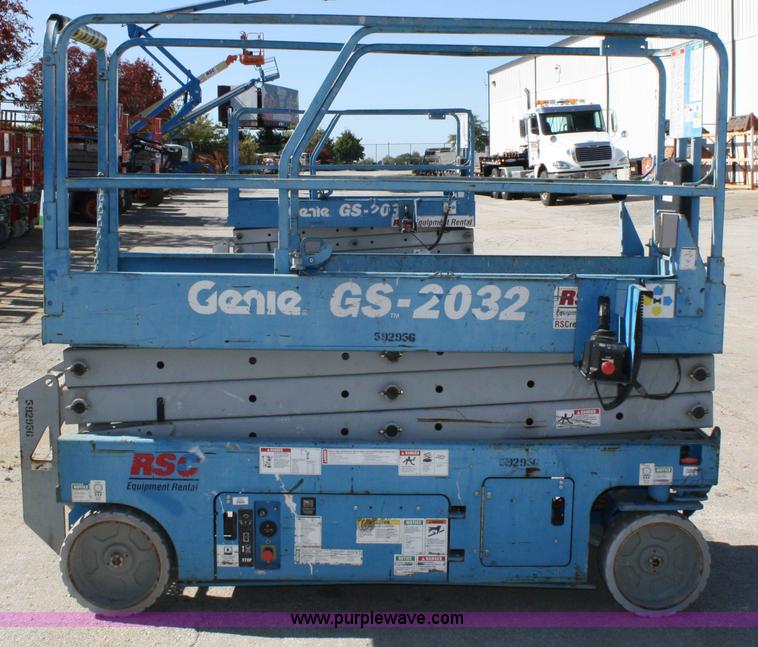 image for item 4820 2005 Genie GS2032 scissor lift