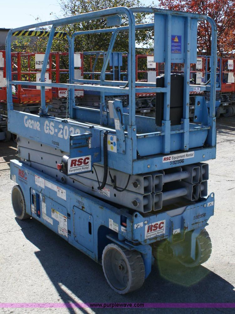 image for item 4820 2005 Genie GS2032 scissor lift