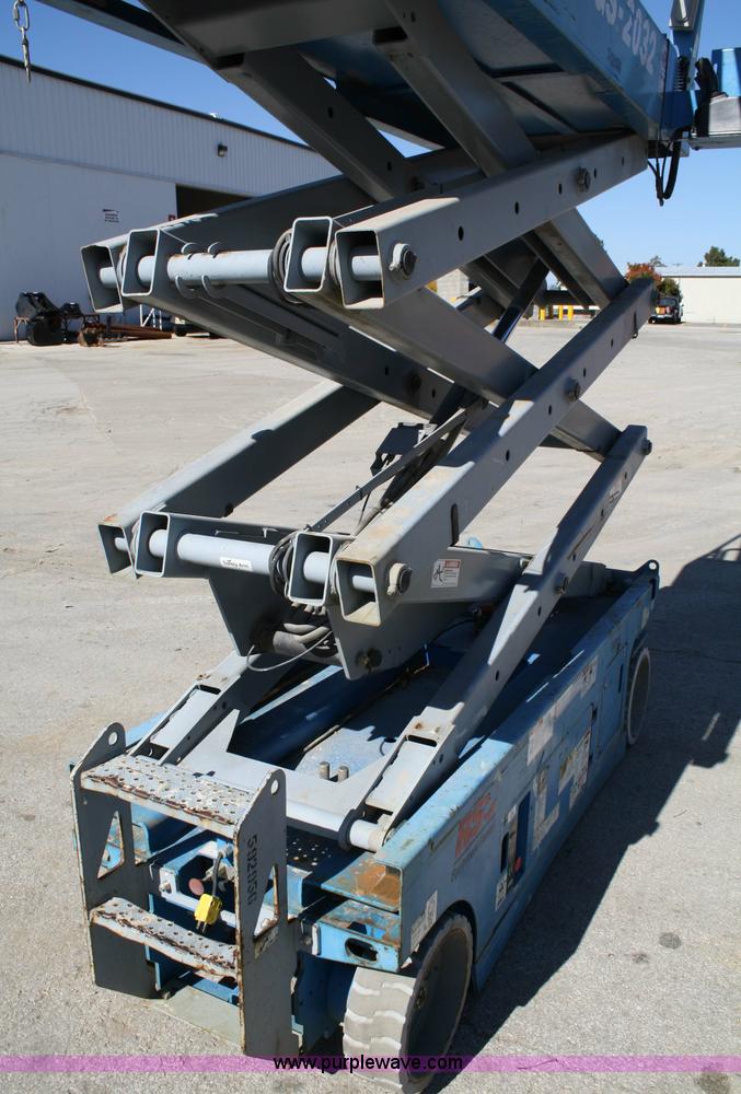 image for item 4820 2005 Genie GS2032 scissor lift