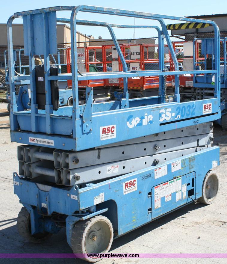 image for item 4821 2005 Genie GS2032 scissor lift