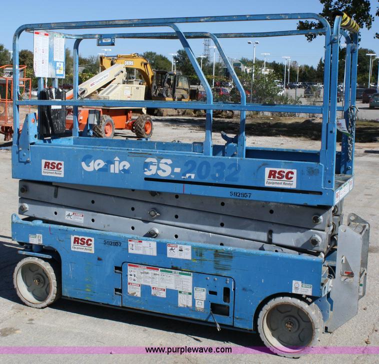 image for item 4821 2005 Genie GS2032 scissor lift