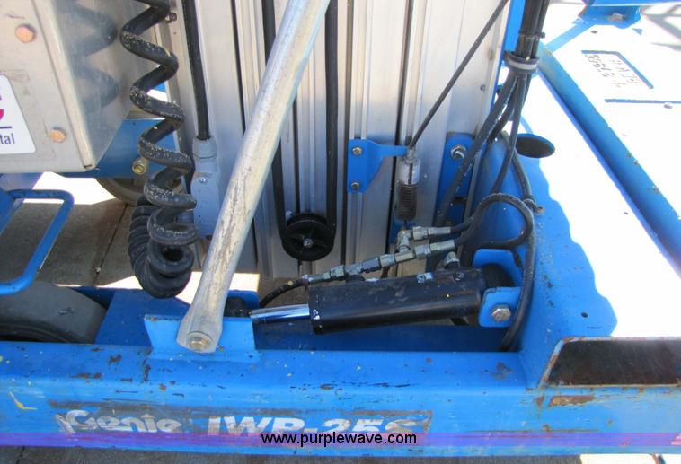 image for item 5275 2005 Genie 1WP25S personnel lift