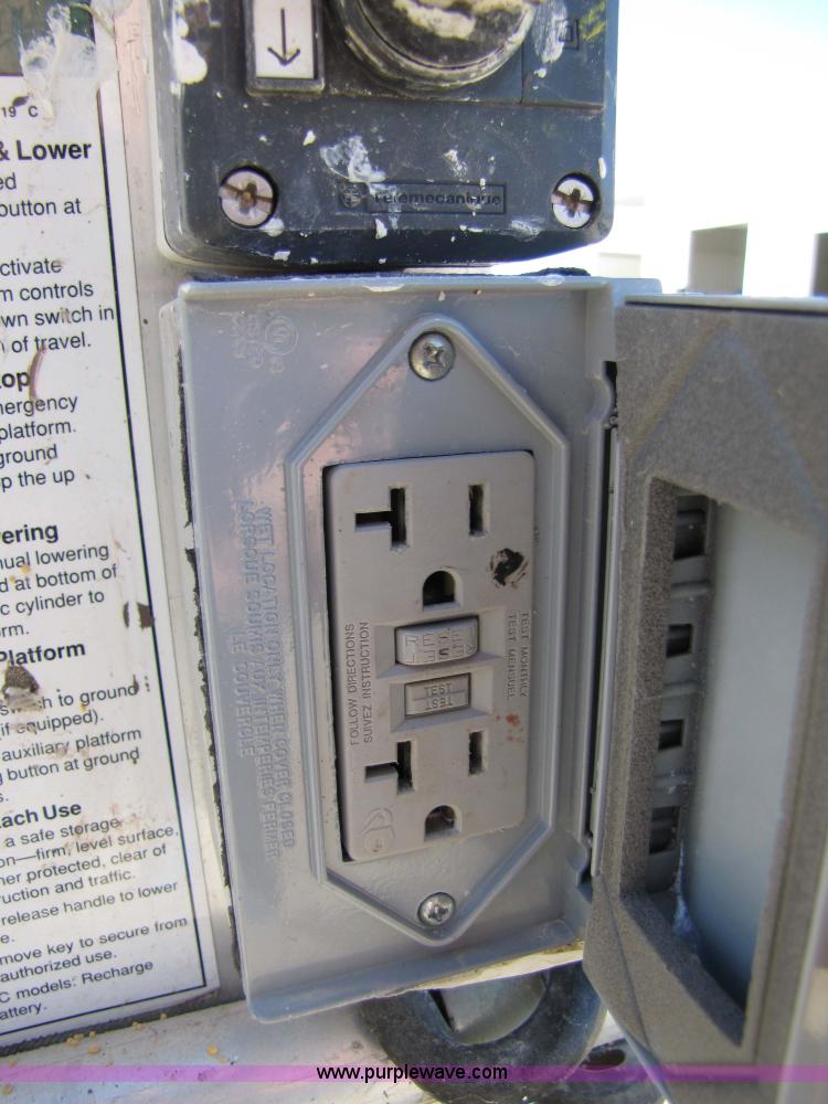 image for item 5275 2005 Genie 1WP25S personnel lift