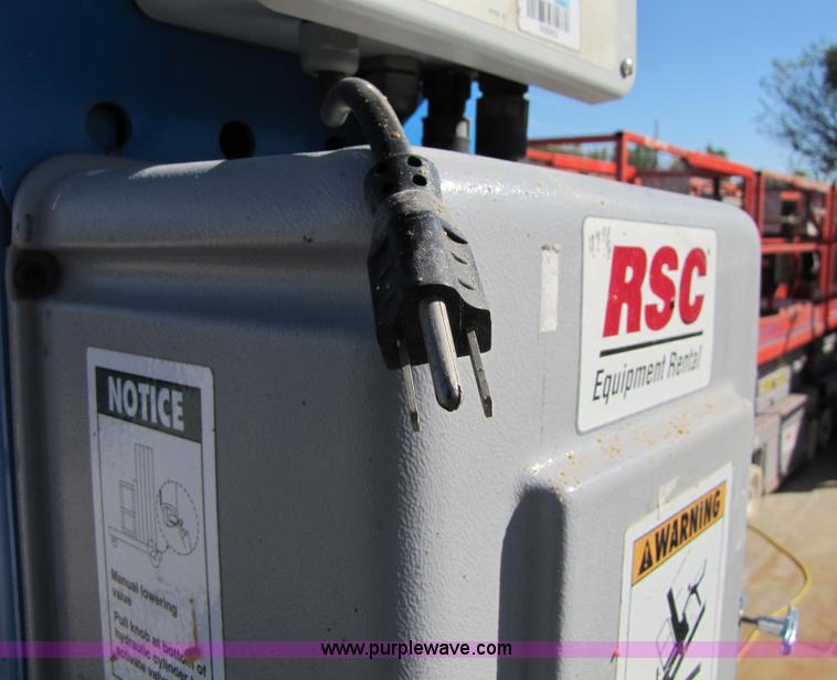 image for item 5275 2005 Genie 1WP25S personnel lift