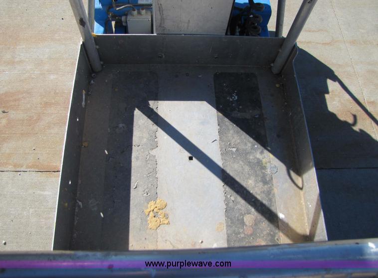image for item 5275 2005 Genie 1WP25S personnel lift