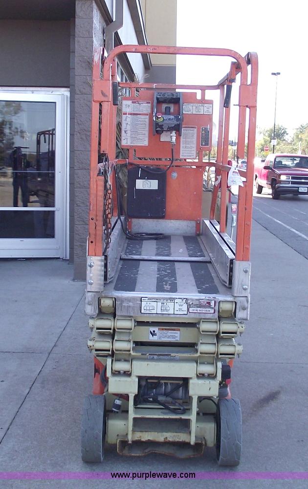 image for item 5955 2005 JLG 1930ES scissor lift