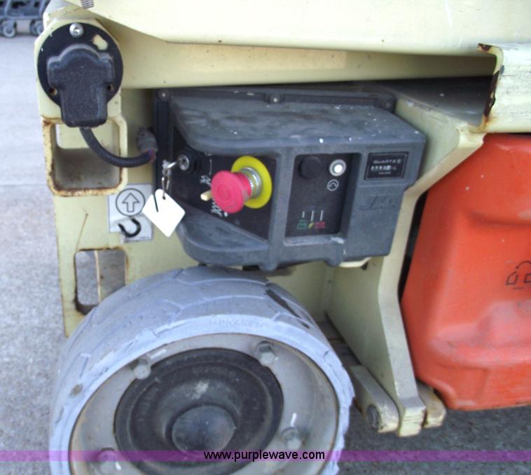 image for item 5955 2005 JLG 1930ES scissor lift